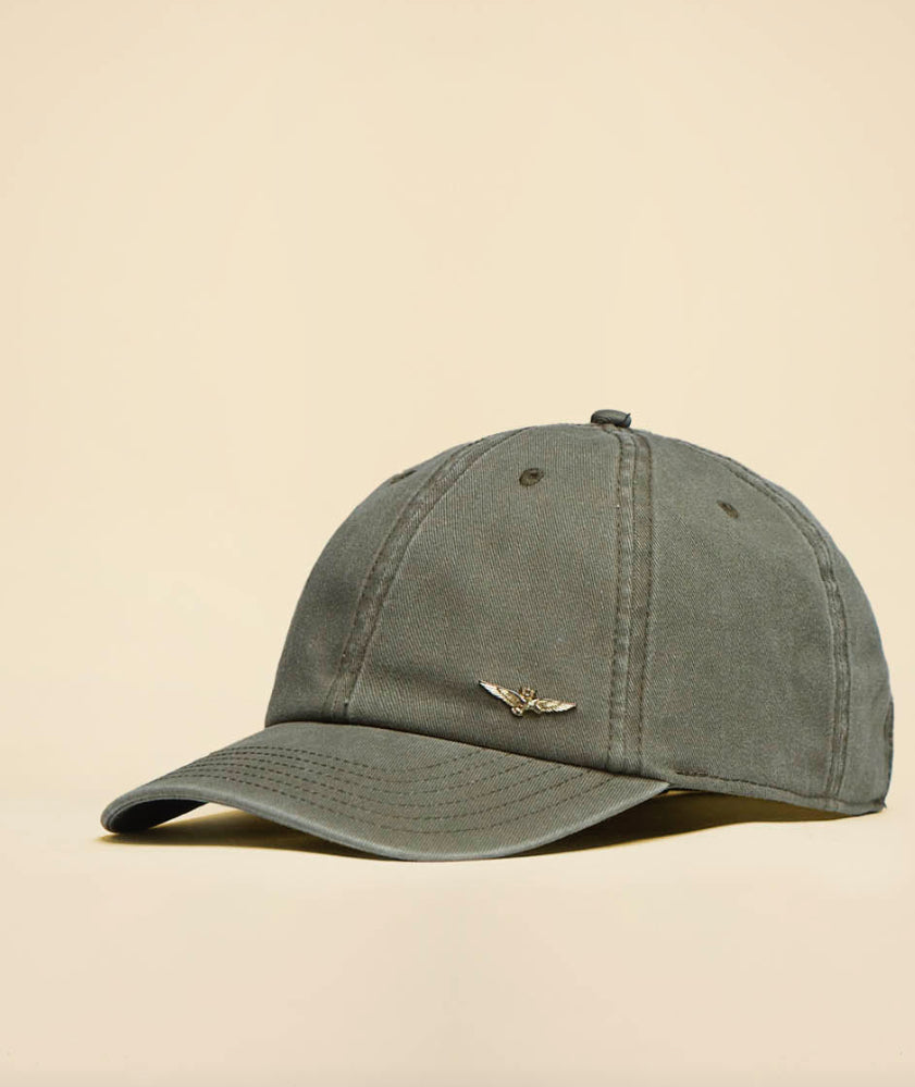 Cappellino con aquila turrita metallica