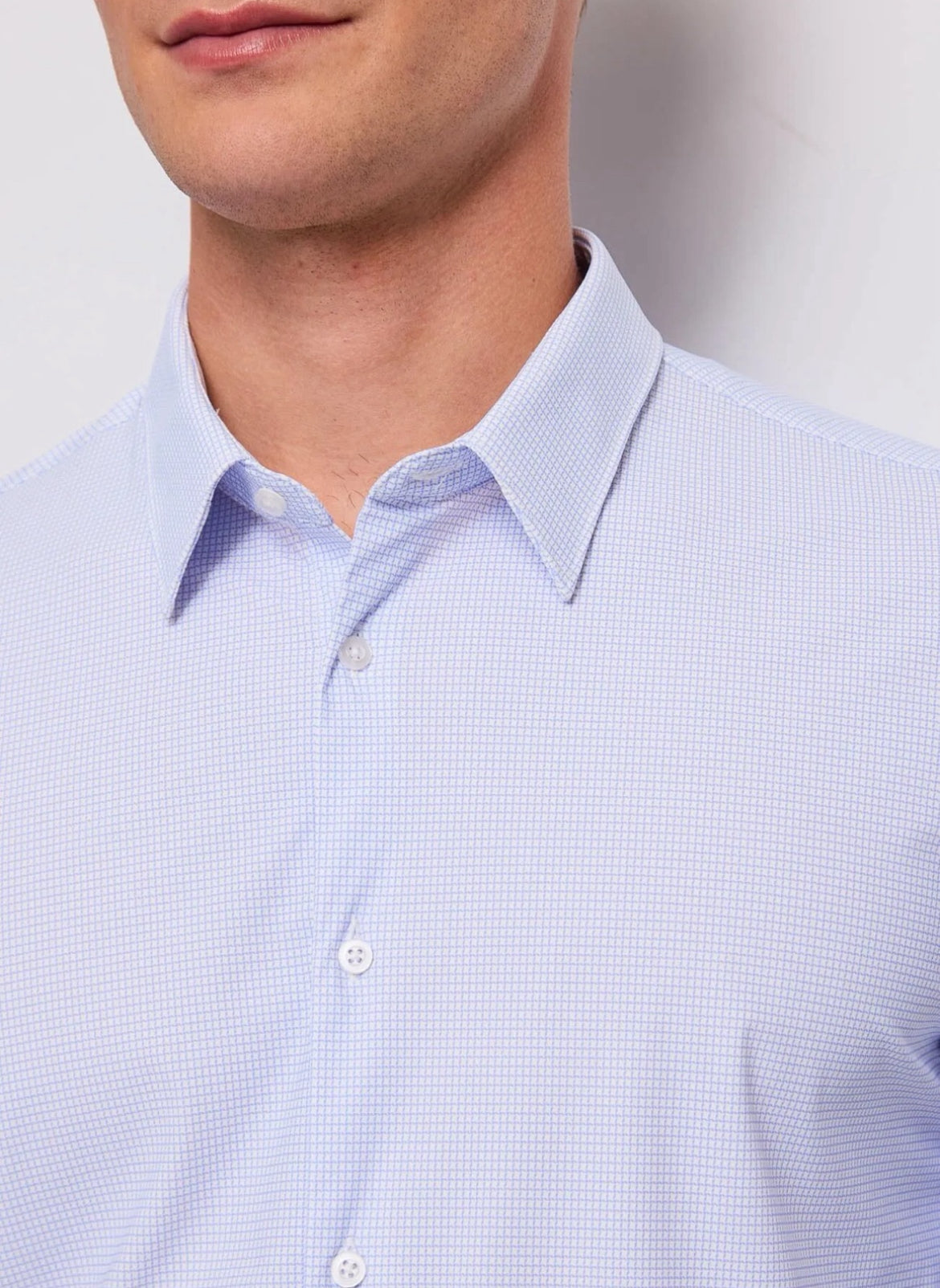 Camicia slim in nylon stampato “non stiro”