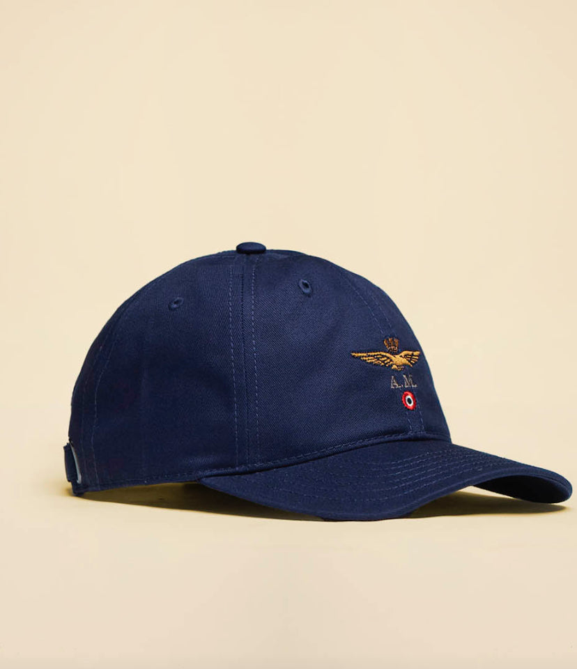 Cappellino con ricamo aquila turrita