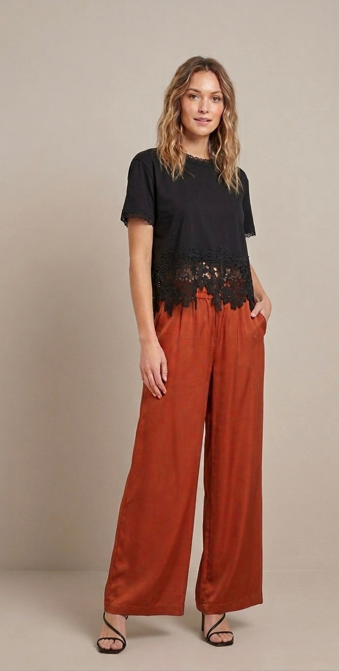 T-shirt con dettaglio in pizzo